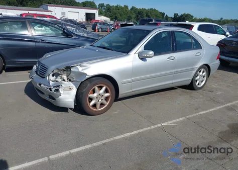2004 Mercedes-Benz C 240 z USA, uszkodzony, nr VIN WDBRF61J54E018761